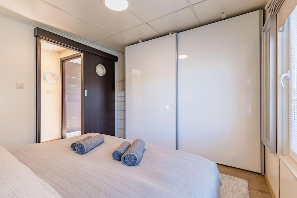 Ocarujuci Houseboat Na Dunaji Bratislava Exterior photo