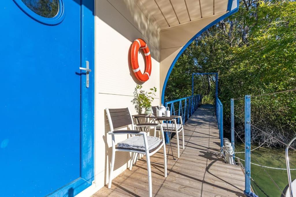 Ocarujuci Houseboat Na Dunaji Bratislava Exterior photo