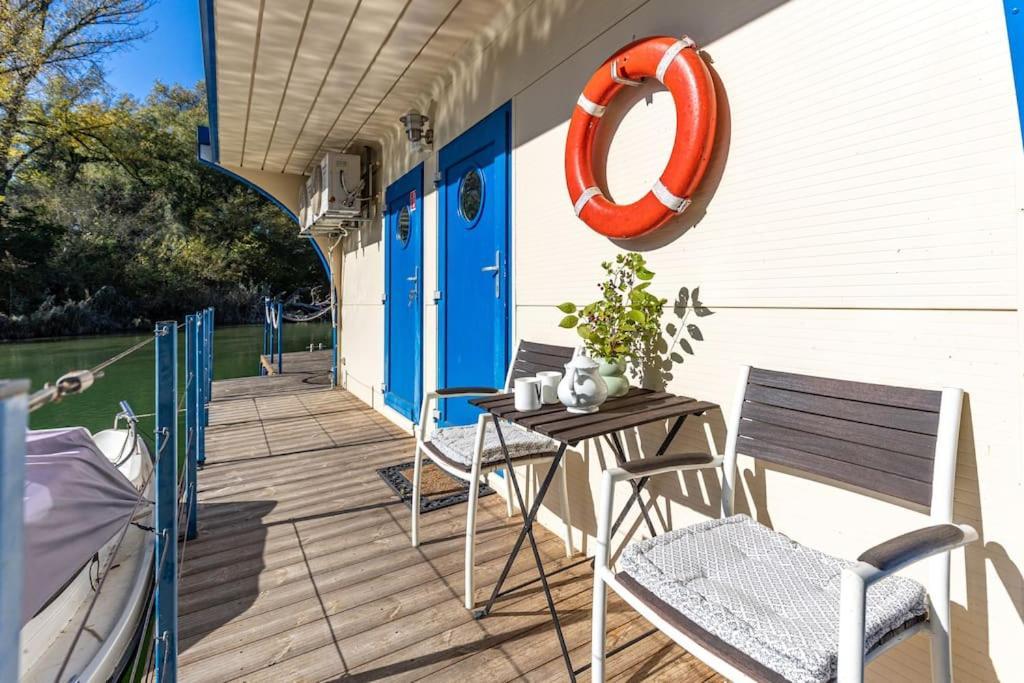 Ocarujuci Houseboat Na Dunaji Bratislava Exterior photo