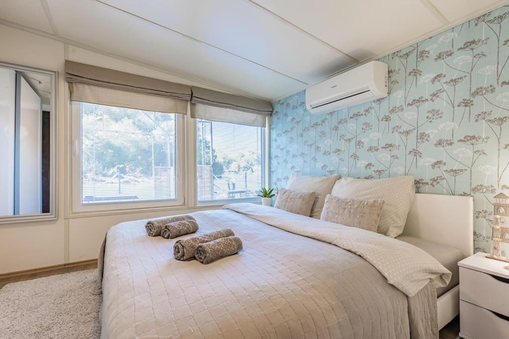 Ocarujuci Houseboat Na Dunaji Bratislava Exterior photo